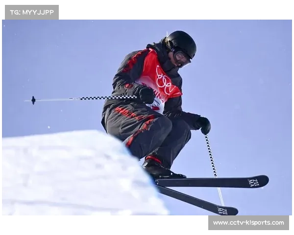 自由式滑雪U型场地技巧世锦赛女子决赛，英国选手阿特金逆转夺冠