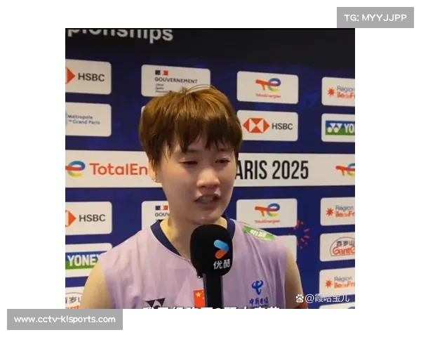 陈雨菲鏖战93分钟晋级四强 赛后坐轮椅治疗脚伤